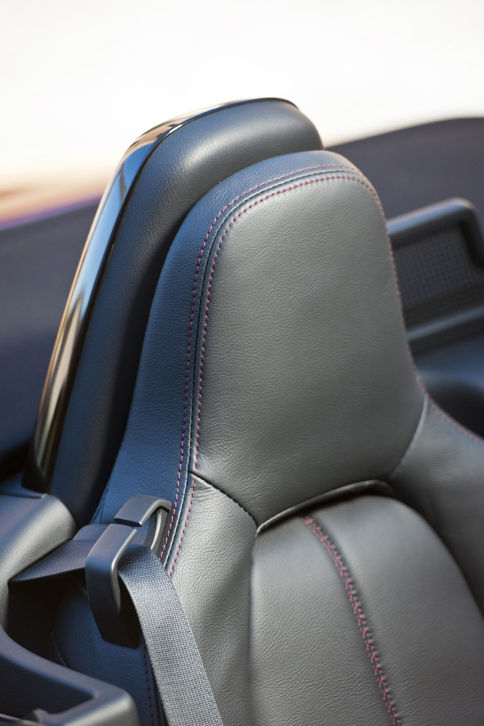 Nieuwe Mazda MX-5 alleen handgeschakeld naar Nederland met 1.5 of 2.0 liter SkyAciv-G benzinemotor.