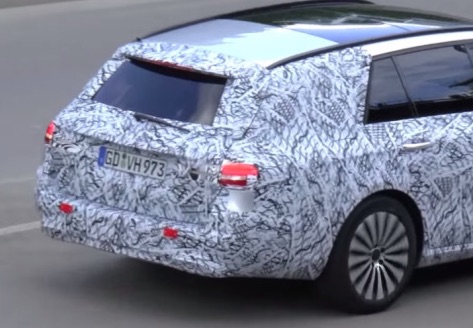 Nieuwe Mercedes-Benz E-Klasse W213 op video als E-Klasse Estate. De vaandeldrager in veiligheid komt medio 2016 op de markt.