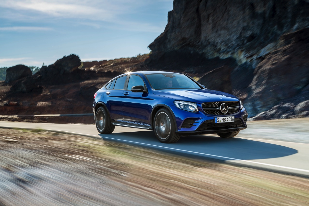 Mercedes trekt het doek van de GLC Coup tijdens de NYIAS 2016, de New York Auto Show.