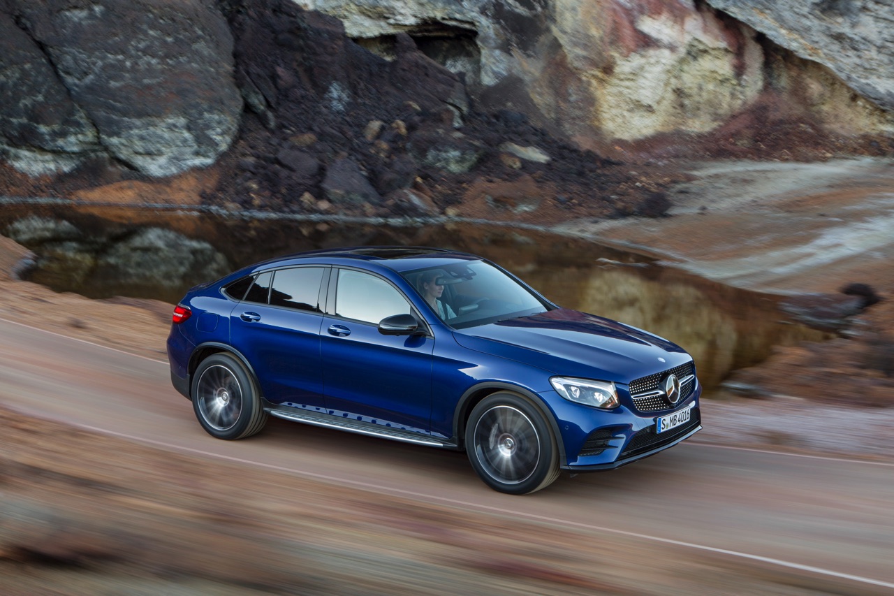 Mercedes trekt het doek van de GLC Coup tijdens de NYIAS 2016, de New York Auto Show.