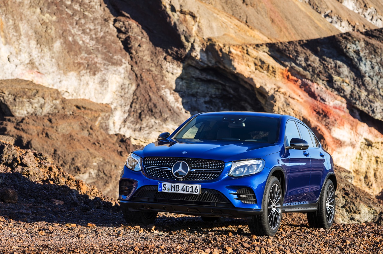 Mercedes trekt het doek van de GLC Coup tijdens de NYIAS 2016, de New York Auto Show.