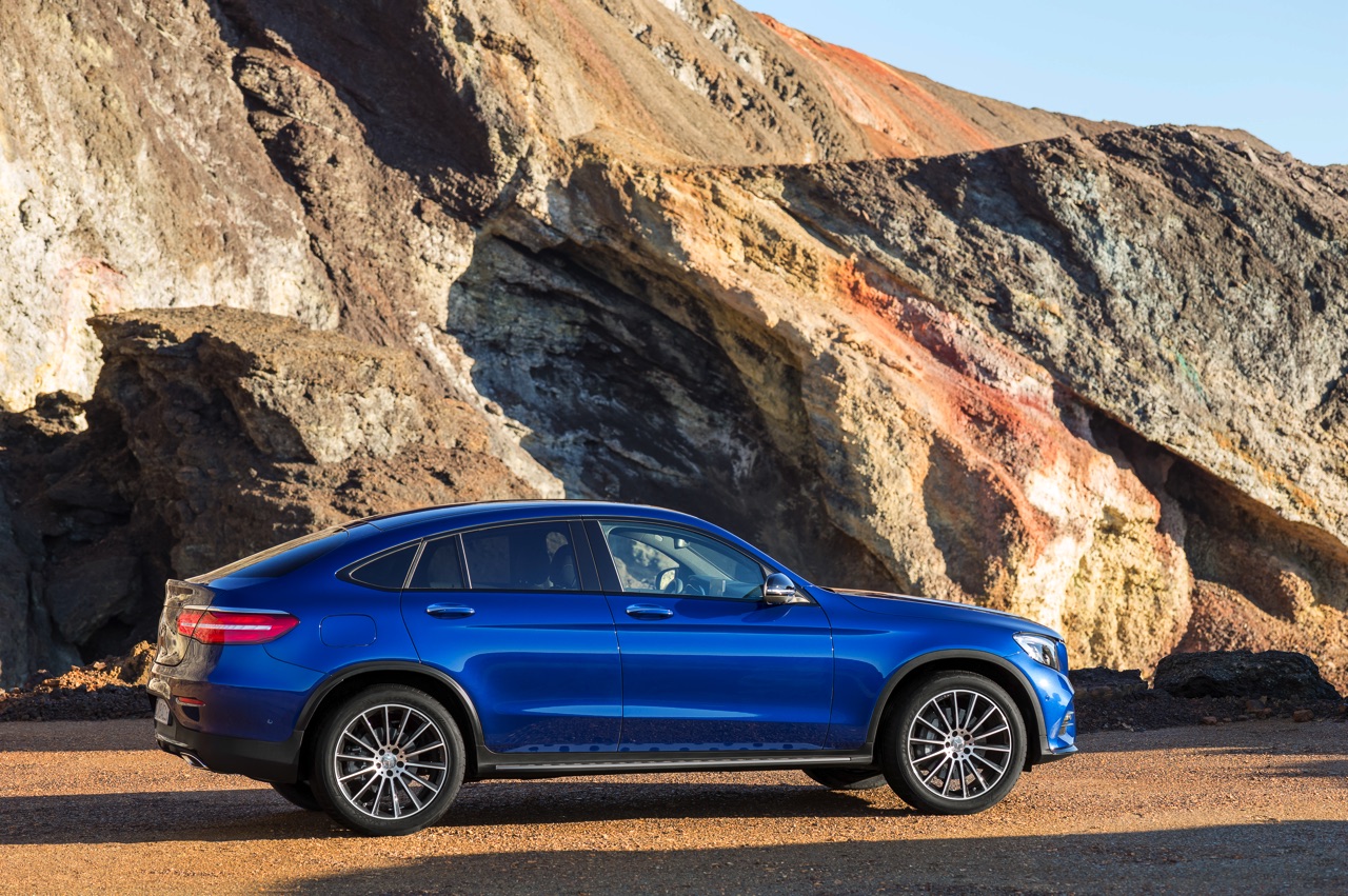 Mercedes trekt het doek van de GLC Coup tijdens de NYIAS 2016, de New York Auto Show.