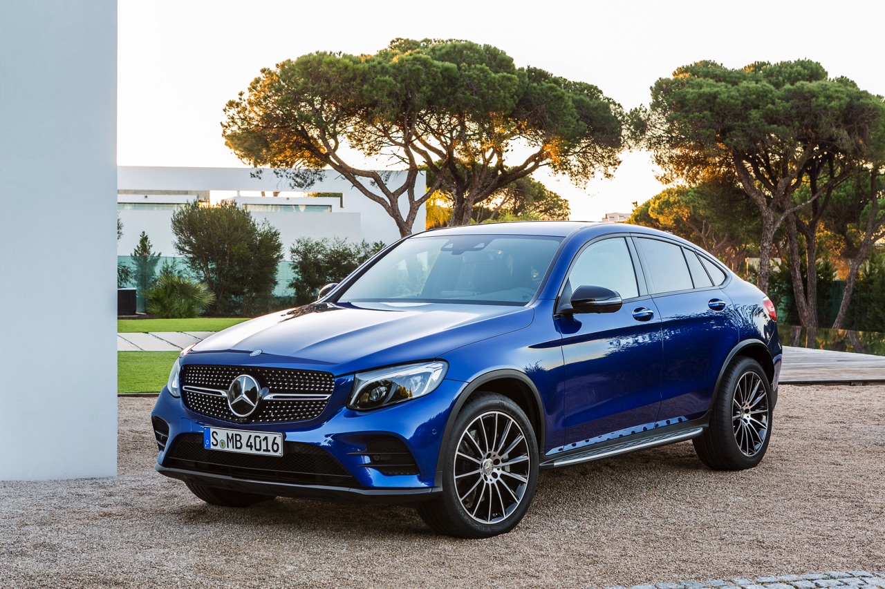 Mercedes trekt het doek van de GLC Coup tijdens de NYIAS 2016, de New York Auto Show.