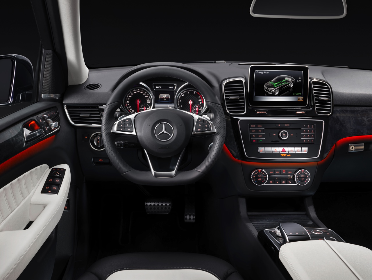Mercedes GLE maakt zijn Nederlandse debuut in september en komt als plug-in hybride GLE 500e naar Nederland met 14% bijtelling.