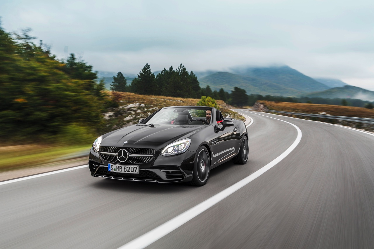 Prijzen en uitvoeringen nieuwe Mercedes SLC en SL facelift bekend gemaakt. Beide roadsters komen in april 2016 op de markt.