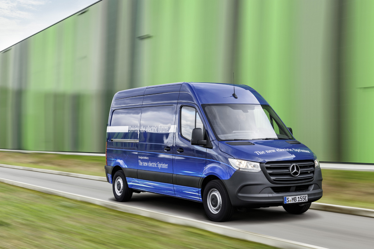 Mercedes brengt in juni de nieuwe Sprinter op de markt voortaan ook met voorwielaandrijving.