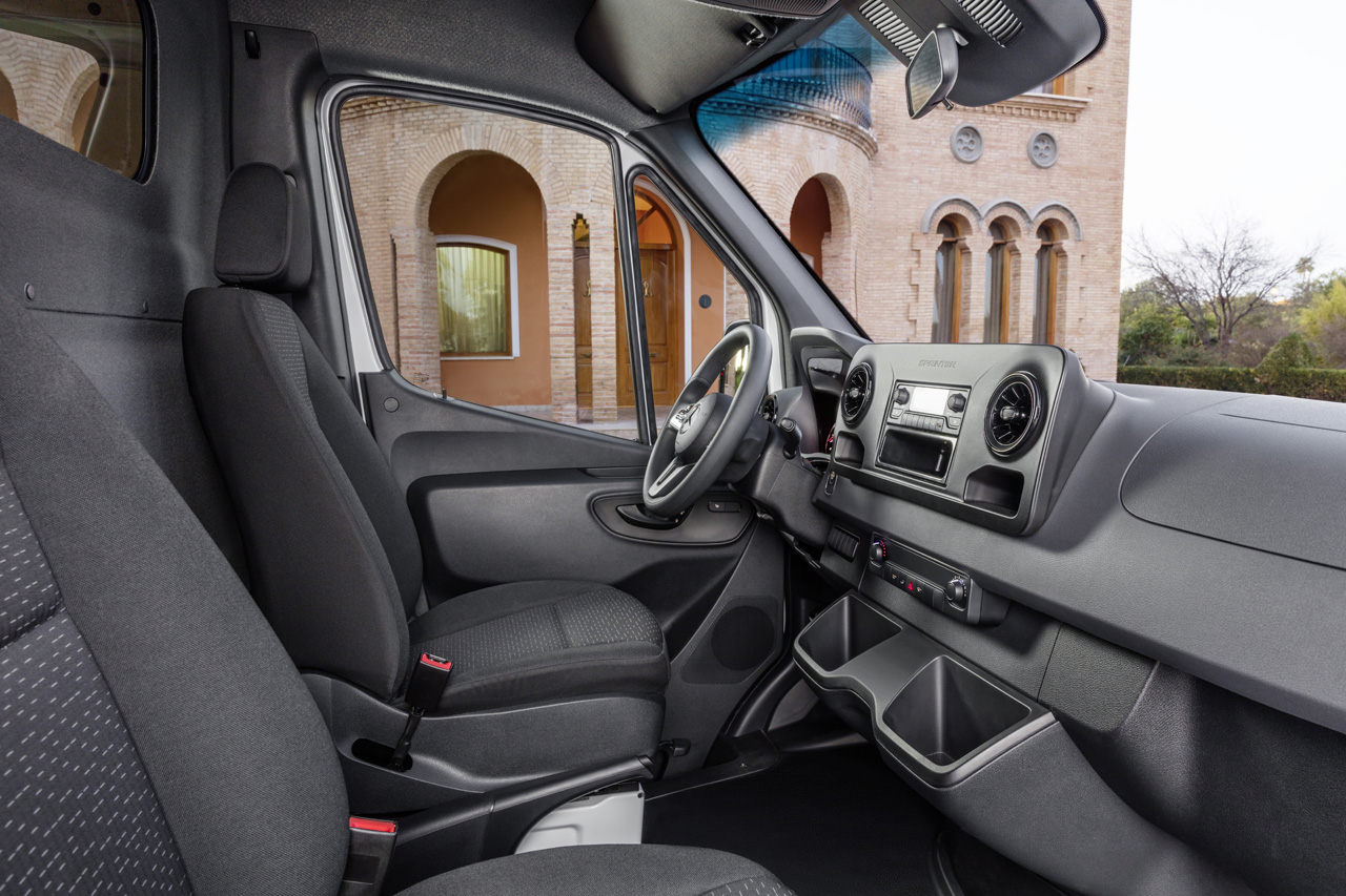 Mercedes brengt in juni de nieuwe Sprinter op de markt voortaan ook met voorwielaandrijving.