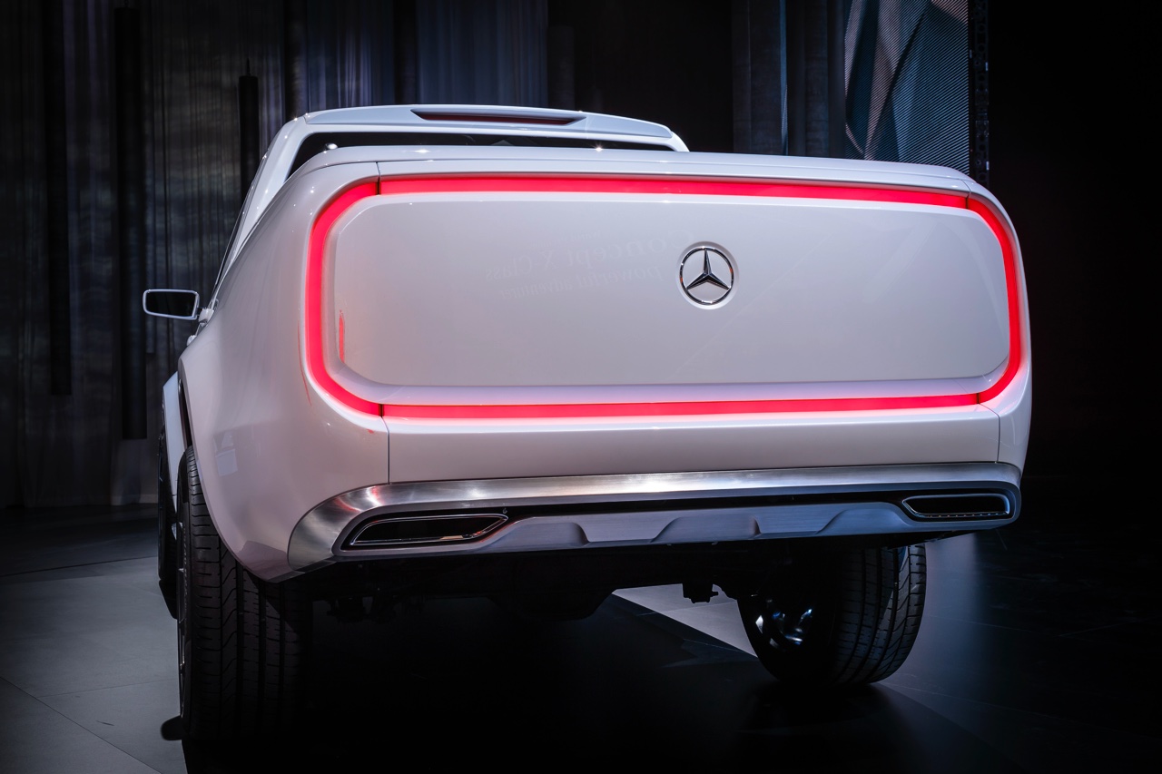 Mercedes toont studiemodel van de X-Klasse, de nieuwe modelreeks voor pick-ups van Mercedes-Benz. Na de presentatie van de Concept X-Klasse start de productie van de pick-up in 2017.