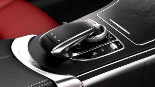 Nieuwe C-Klasse W205 van Mercedes-Benz nu officieel onthuld. Live presentatie op Auto Show in Detroit, januari 2014.