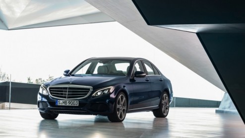 Nieuwe C-Klasse W205 van Mercedes-Benz nu officieel onthuld. Live presentatie op Auto Show in Detroit, januari 2014.