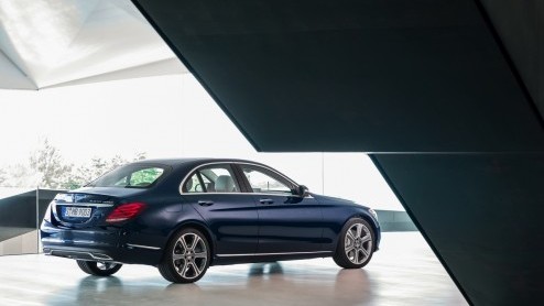 Nieuwe C-Klasse W205 van Mercedes-Benz nu officieel onthuld. Live presentatie op Auto Show in Detroit, januari 2014.