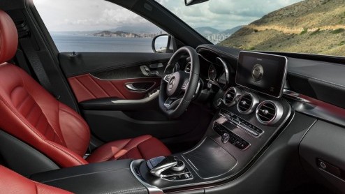 Nieuwe C-Klasse W205 van Mercedes-Benz nu officieel onthuld. Live presentatie op Auto Show in Detroit, januari 2014.