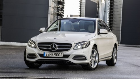 Nieuwe C-Klasse W205 van Mercedes-Benz nu officieel onthuld. Live presentatie op Auto Show in Detroit, januari 2014.