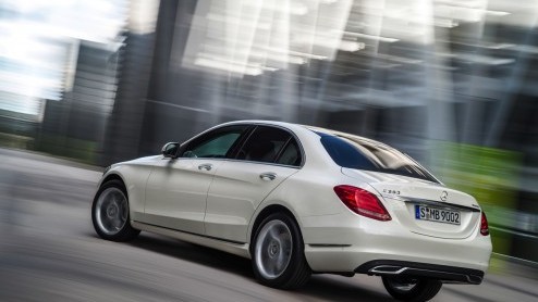 Nieuwe C-Klasse W205 van Mercedes-Benz nu officieel onthuld. Live presentatie op Auto Show in Detroit, januari 2014.