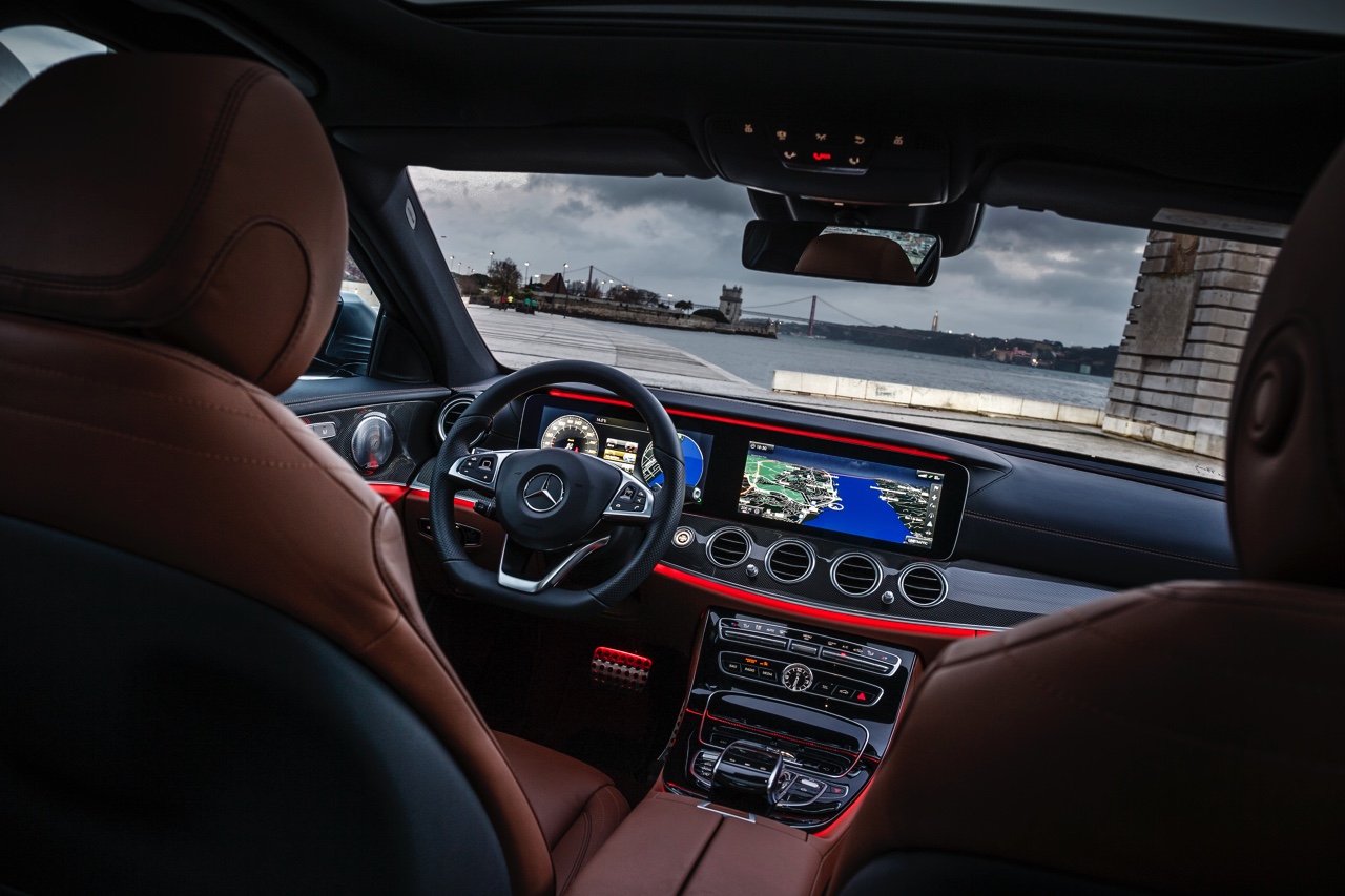 Autotest nieuwe Mercedes-Benz E-Klasse, type W213. De redactie rijdt met de E220d, E350d en E350e plug-in hybride die later in 2016 op de markt komt.