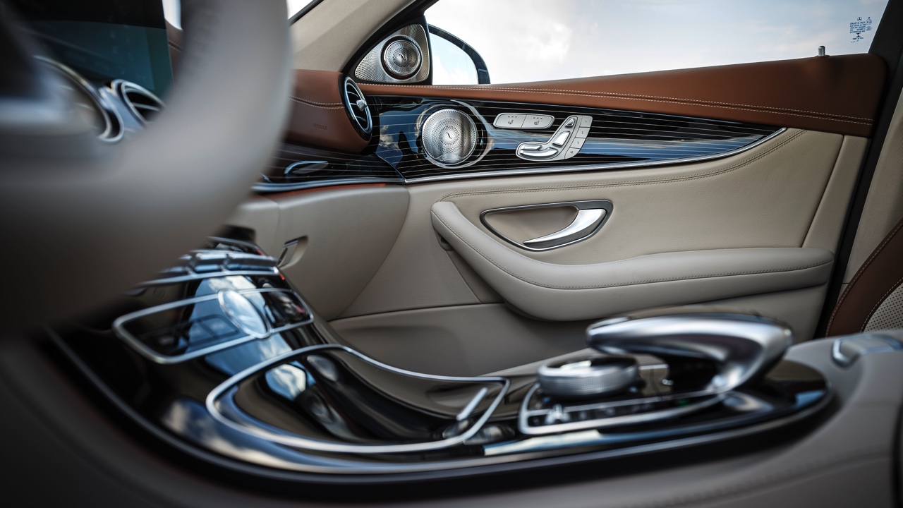Autotest nieuwe Mercedes-Benz E-Klasse, type W213. De redactie rijdt met de E220d, E350d en E350e plug-in hybride die later in 2016 op de markt komt.