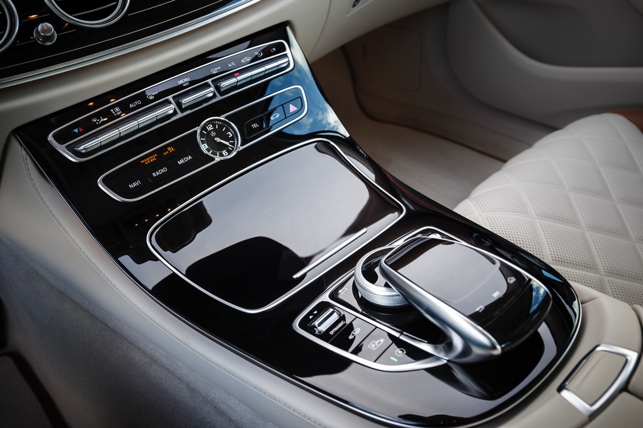 Autotest nieuwe Mercedes-Benz E-Klasse, type W213. De redactie rijdt met de E220d, E350d en E350e plug-in hybride die later in 2016 op de markt komt.
