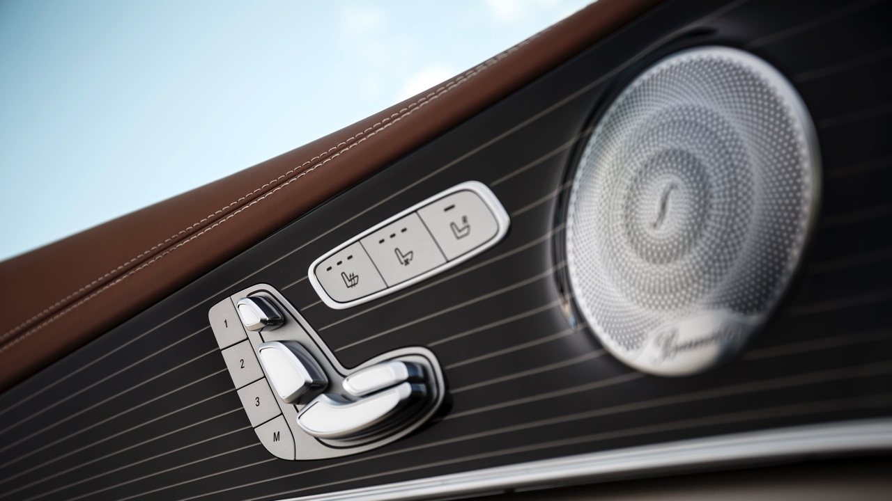 Autotest nieuwe Mercedes-Benz E-Klasse, type W213. De redactie rijdt met de E220d, E350d en E350e plug-in hybride die later in 2016 op de markt komt.