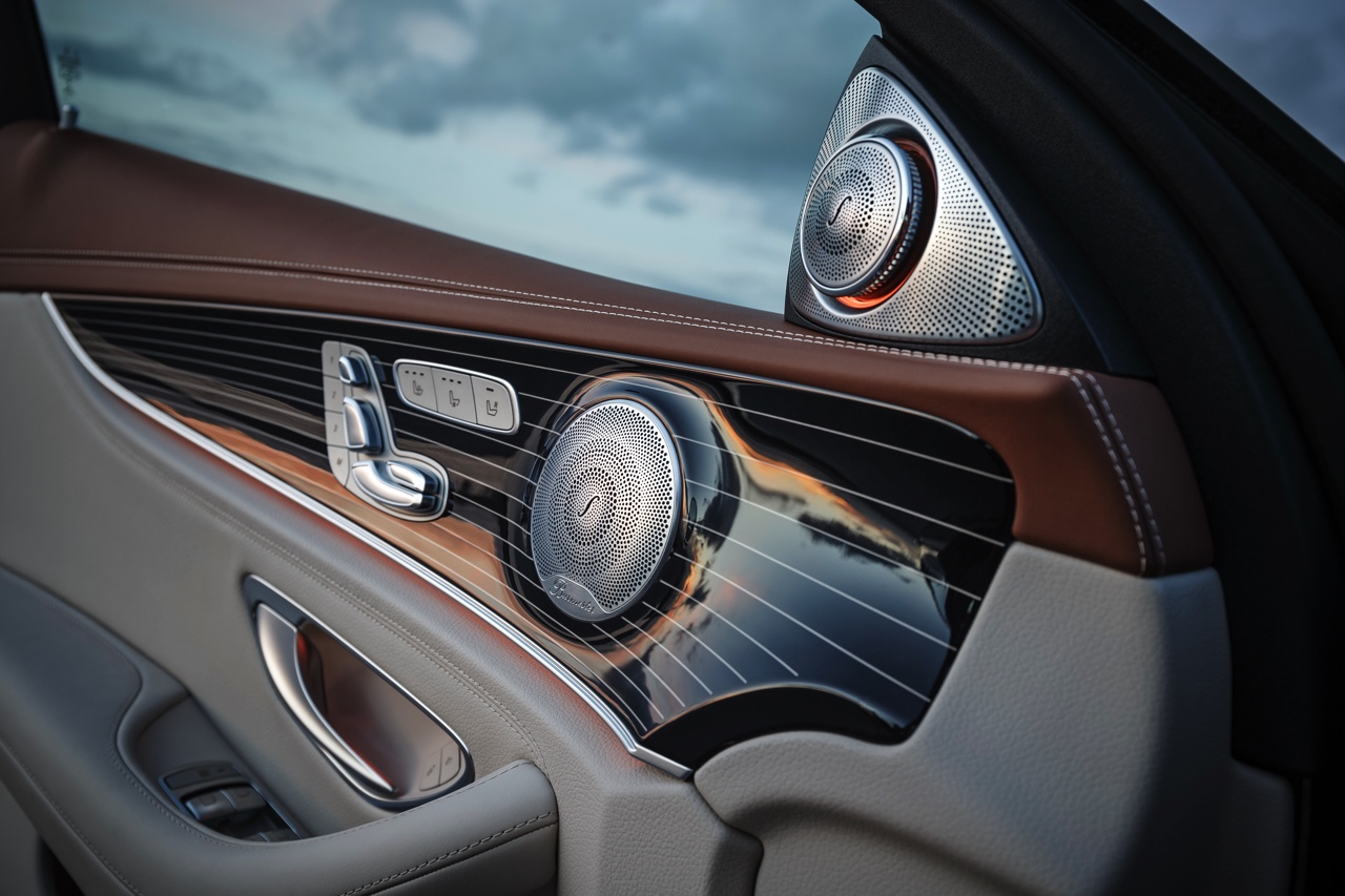 Autotest nieuwe Mercedes-Benz E-Klasse, type W213. De redactie rijdt met de E220d, E350d en E350e plug-in hybride die later in 2016 op de markt komt.