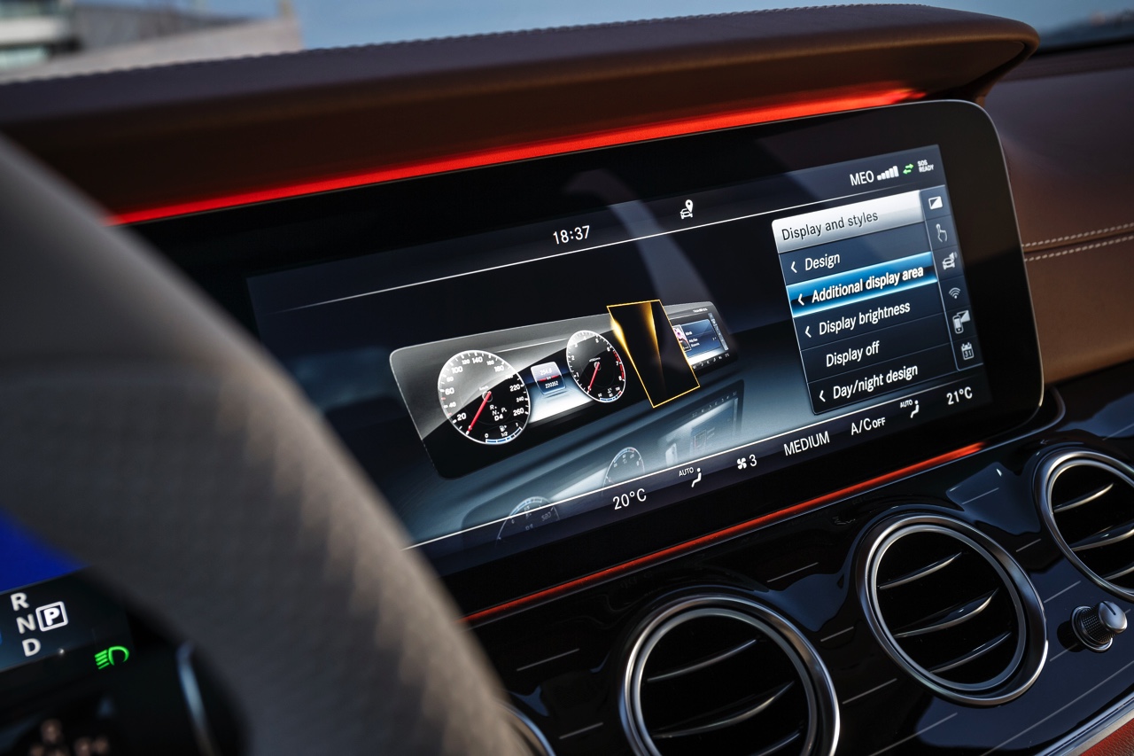 Autotest nieuwe Mercedes-Benz E-Klasse, type W213. De redactie rijdt met de E220d, E350d en E350e plug-in hybride die later in 2016 op de markt komt.