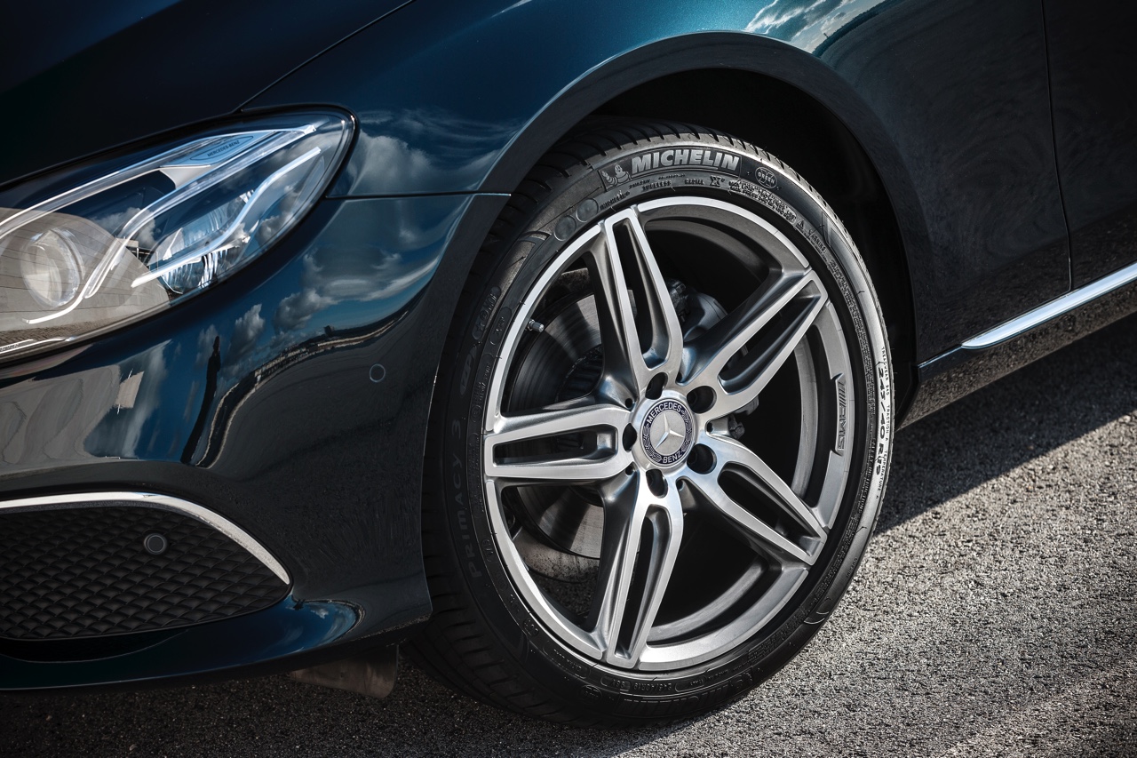 Autotest nieuwe Mercedes-Benz E-Klasse, type W213. De redactie rijdt met de E220d, E350d en E350e plug-in hybride die later in 2016 op de markt komt.