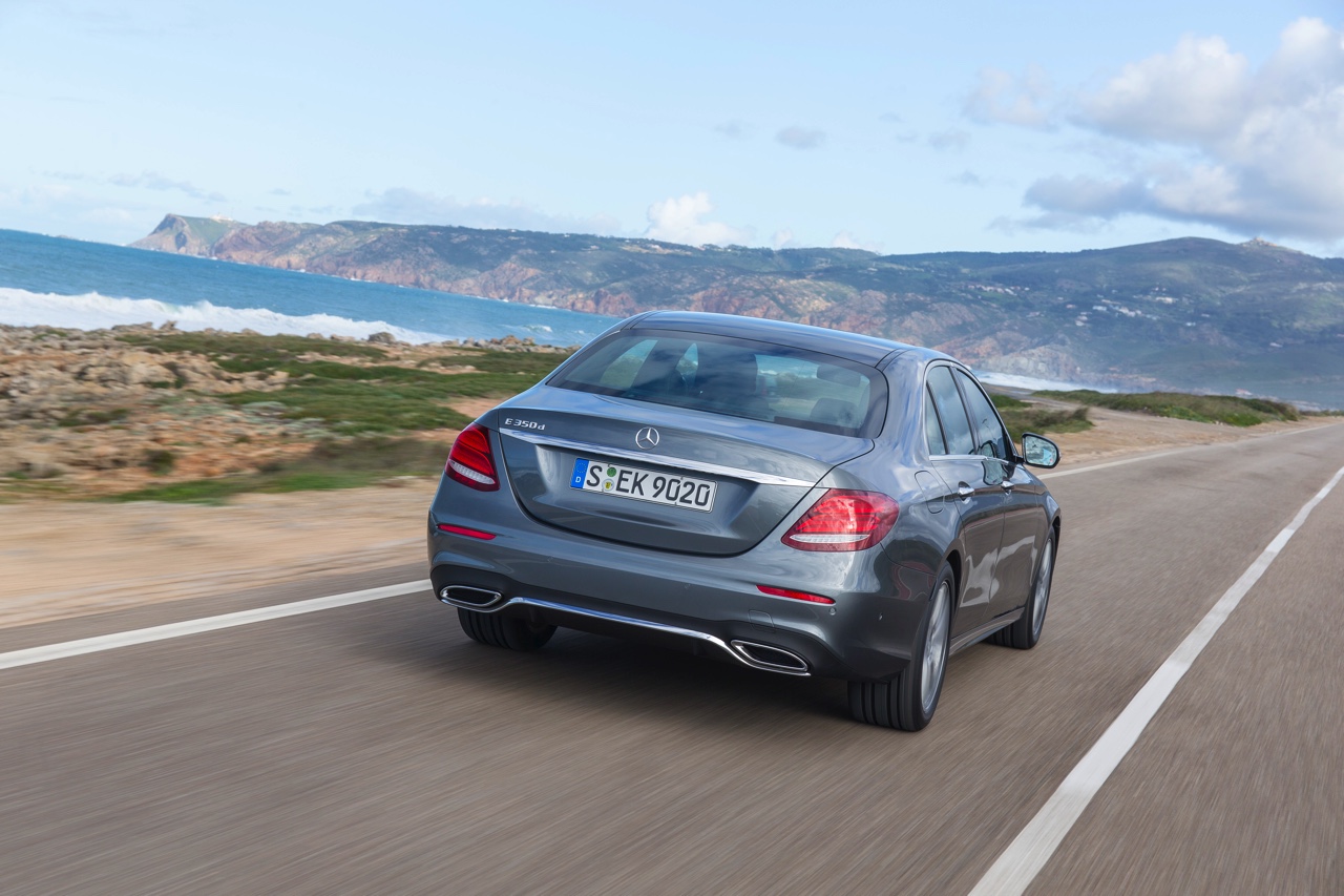 Autotest nieuwe Mercedes-Benz E-Klasse, type W213. De redactie rijdt met de E220d, E350d en E350e plug-in hybride die later in 2016 op de markt komt.