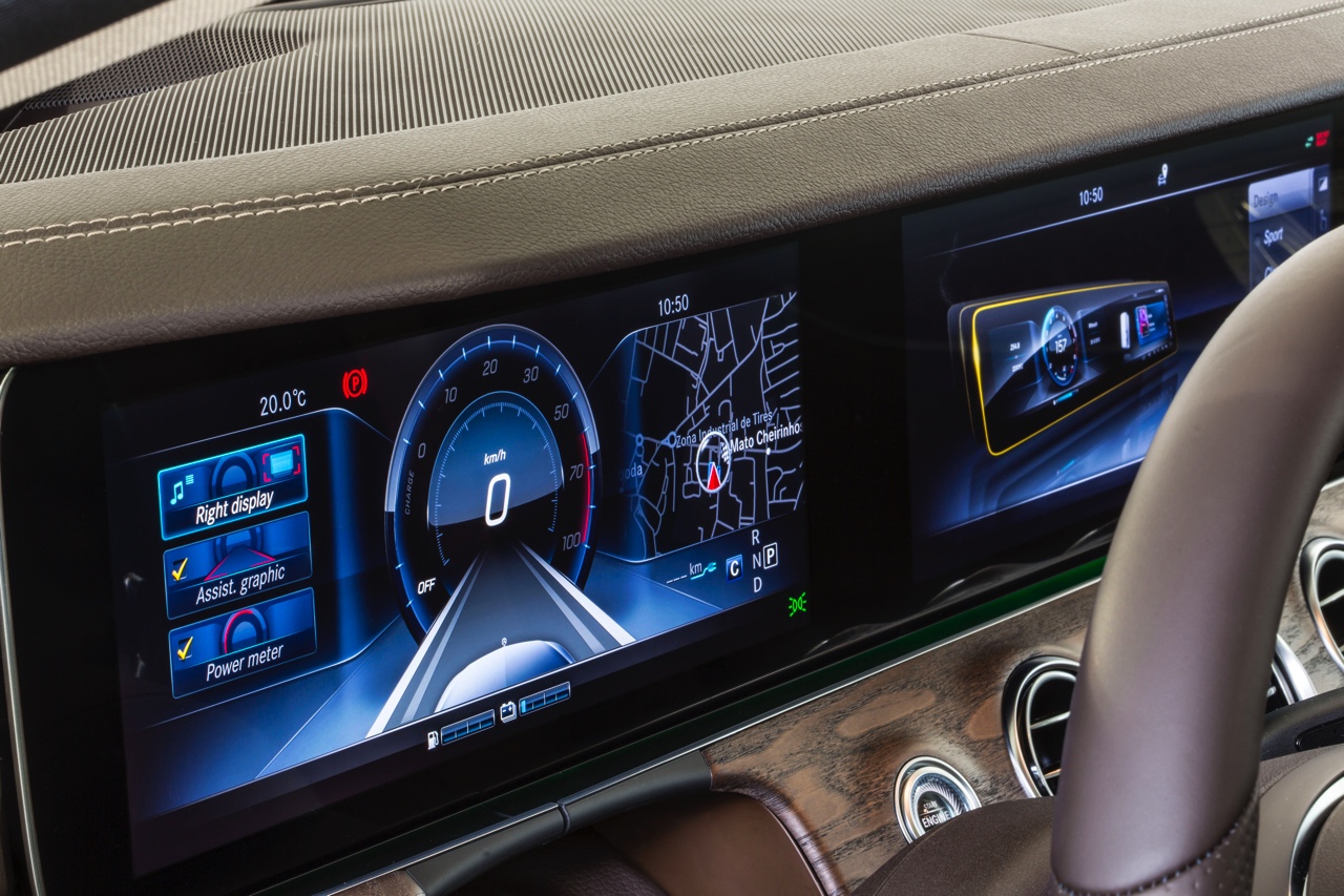 Autotest nieuwe Mercedes-Benz E-Klasse, type W213. De redactie rijdt met de E220d, E350d en E350e plug-in hybride die later in 2016 op de markt komt.
