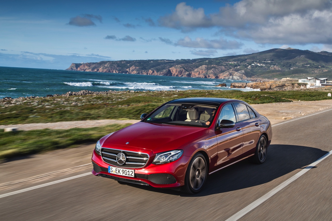 Autotest nieuwe Mercedes-Benz E-Klasse, type W213. De redactie rijdt met de E220d, E350d en E350e plug-in hybride die later in 2016 op de markt komt.