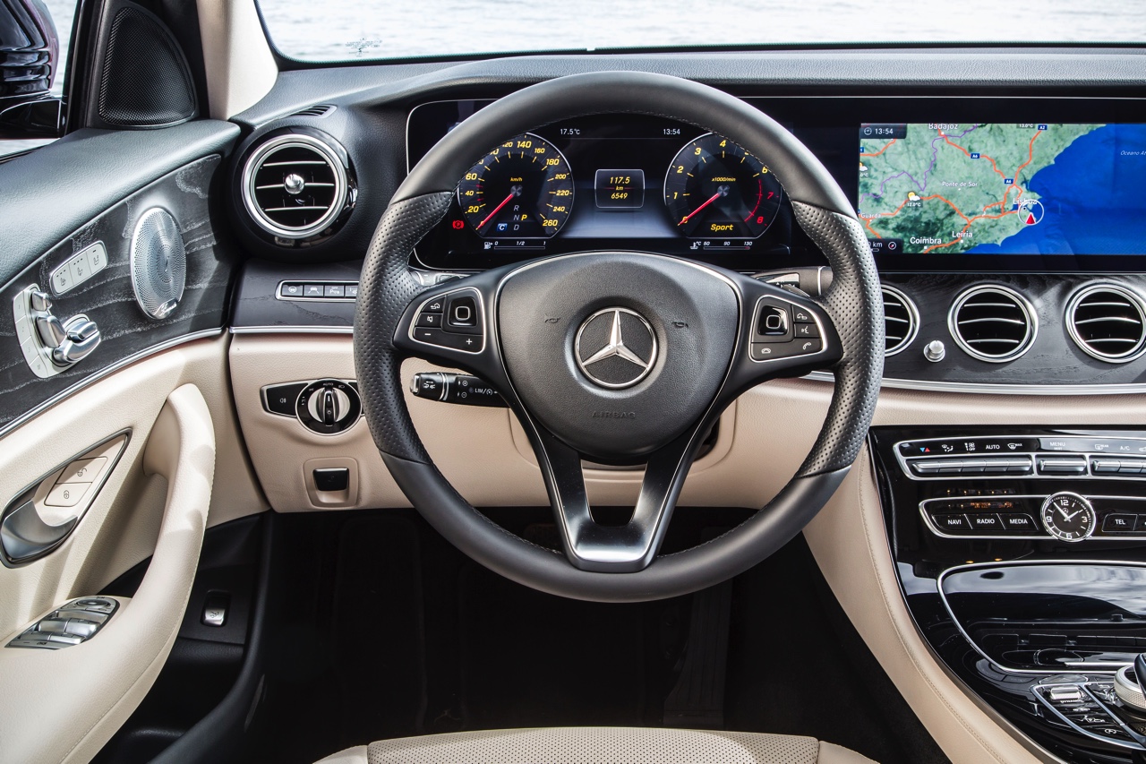 Autotest nieuwe Mercedes-Benz E-Klasse, type W213. De redactie rijdt met de E220d, E350d en E350e plug-in hybride die later in 2016 op de markt komt.