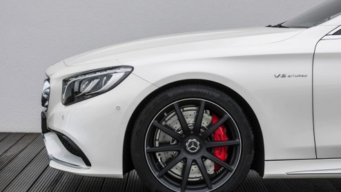 Nieuwe Mercedes-Benz S 63 AMG Coup wordt voorgesteld op de New York Auto Show 2014. Wordt eerst leverbaar met 4MATIC en later als achterwielaangedreven variant. Elk met eigen hardware.