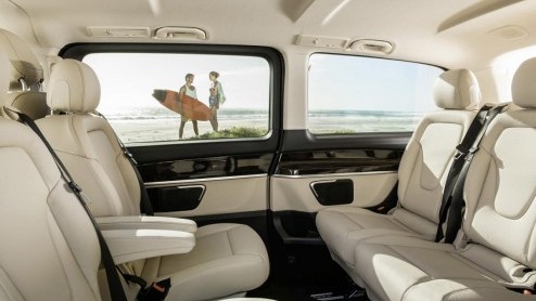 Mercedes-Benz heeft de orderboeken geopend van de nieuwe V-klasse. De auto is per direct te bestellen vanaf 55.960 euro en komt ook als Edition 1.