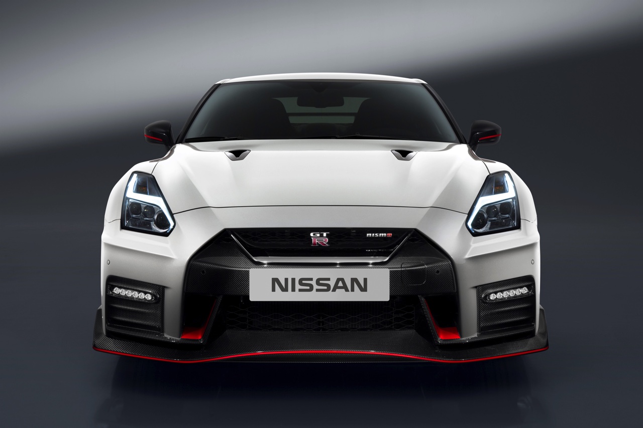 Nieuwe Nissan GT-R is nog sneller als NISMO. De 2017-uitvoering komt na de zomer op de markt met 600 pk en koolstofvezel upgrades.