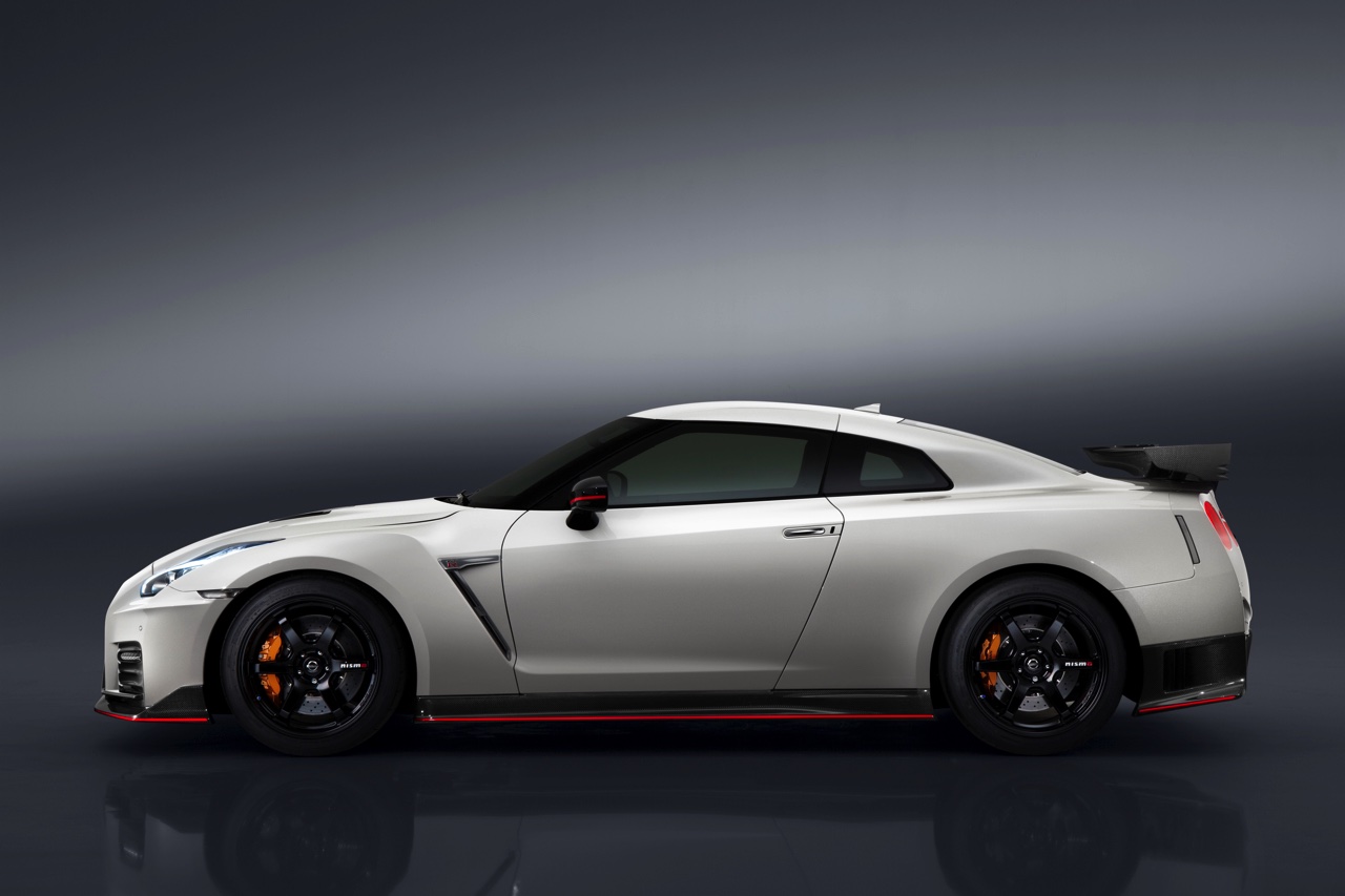 Nieuwe Nissan GT-R is nog sneller als NISMO. De 2017-uitvoering komt na de zomer op de markt met 600 pk en koolstofvezel upgrades.