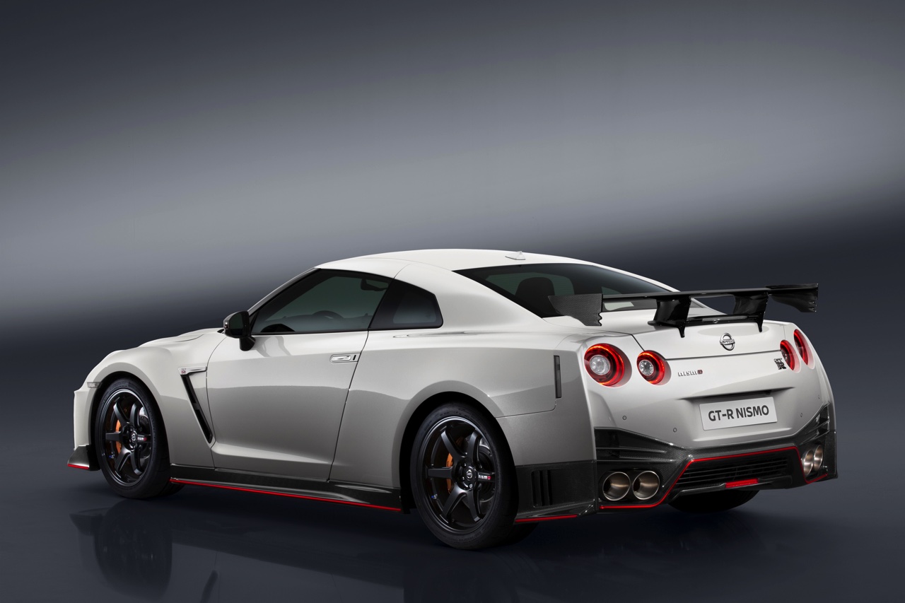 Nieuwe Nissan GT-R is nog sneller als NISMO. De 2017-uitvoering komt na de zomer op de markt met 600 pk en koolstofvezel upgrades.