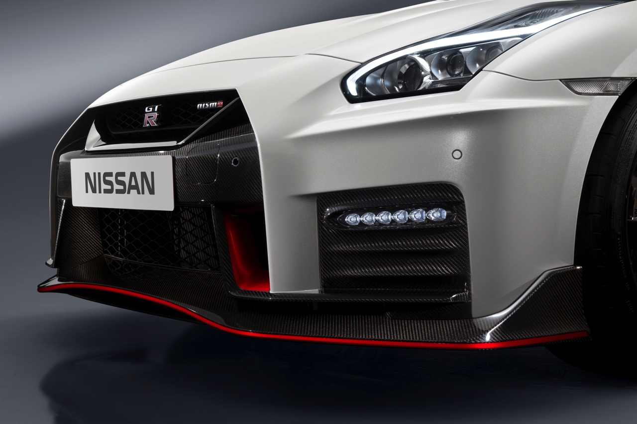 Nieuwe Nissan GT-R is nog sneller als NISMO. De 2017-uitvoering komt na de zomer op de markt met 600 pk en koolstofvezel upgrades.