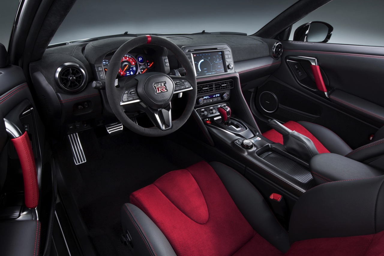 Nieuwe Nissan GT-R is nog sneller als NISMO. De 2017-uitvoering komt na de zomer op de markt met 600 pk en koolstofvezel upgrades.