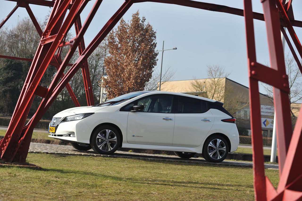 Nissan heeft in de eerste helft van dit jaar in Europa 18.000 exemplaren van de nieuwe Leaf verkocht.