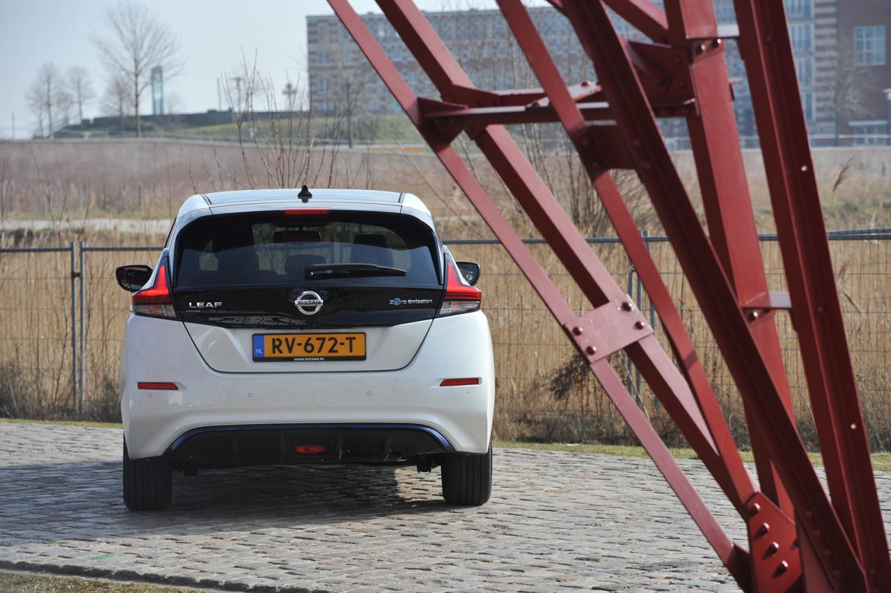Nissan heeft in de eerste helft van dit jaar in Europa 18.000 exemplaren van de nieuwe Leaf verkocht.