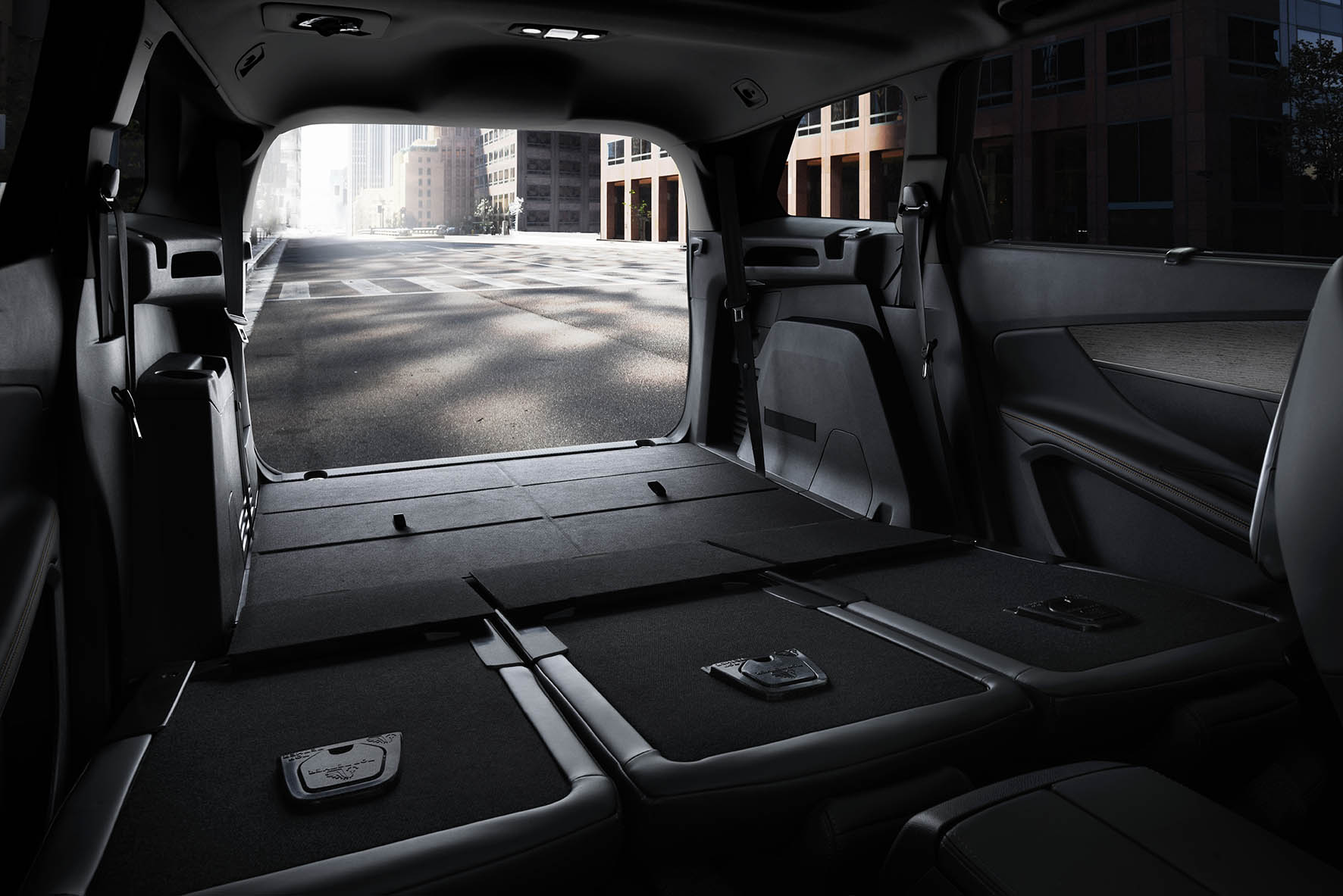 Nieuwe Peugeot 5008 onthuld. Dit zijn de eerste beelden. Peugeot transformeert de MPV naar een SUV maar zonder in te boeten op ruimte en functionaliteit.