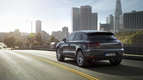 Porsche Macan maakt debuut in Tokio en Los Angeles. Begin april 2014 in Nederlandse showrooms. Prijzen vanaf 75 mille.