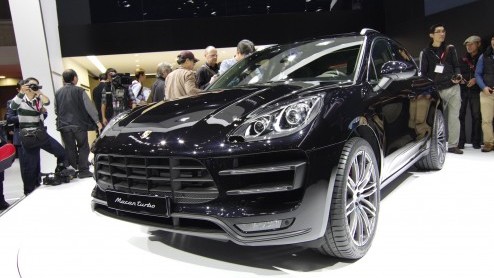 Porsche Macan maakt debuut in Tokio en Los Angeles. Begin april 2014 in Nederlandse showrooms. Prijzen vanaf 75 mille.
