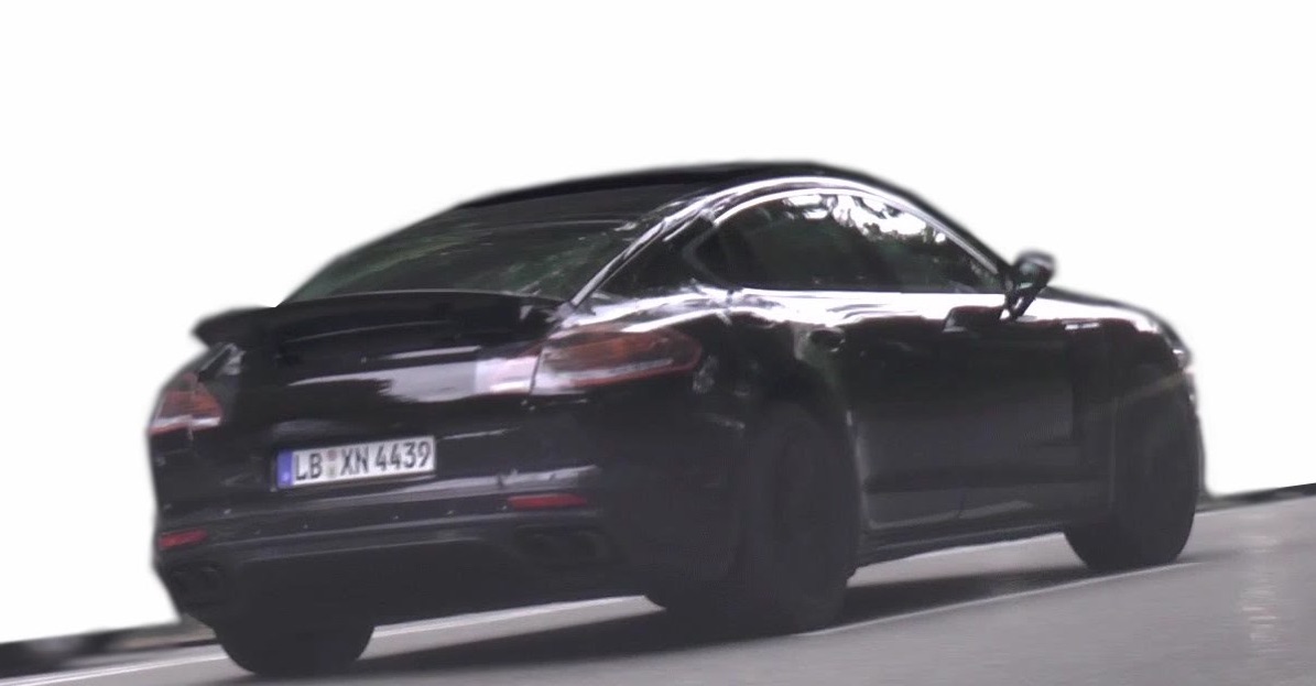 Nieuwe Porsche Panamera gesignaleerd op spy video. In 2016 komt het productiemodel op de markt.