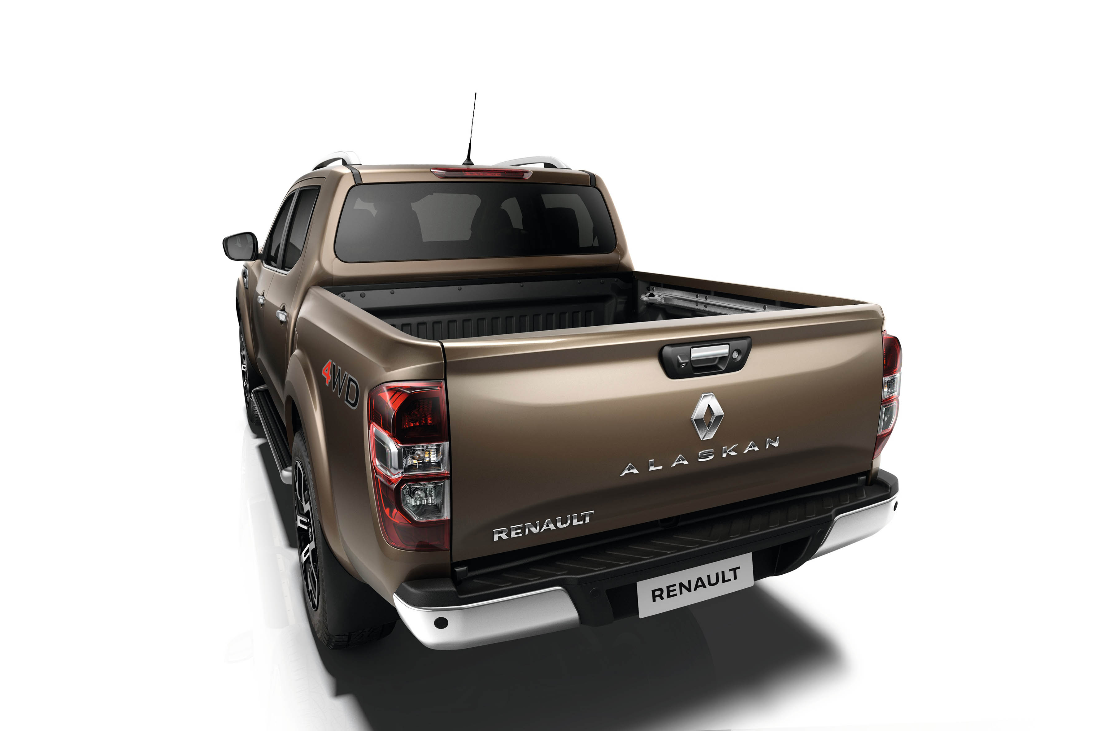 Renault Alaskan gaat aan het werk als stoere 1-tons pickup met 3500 kg trekgewicht. De op de Navara gebaseerde pick-up gaat wereldwijd in de verkoop.
