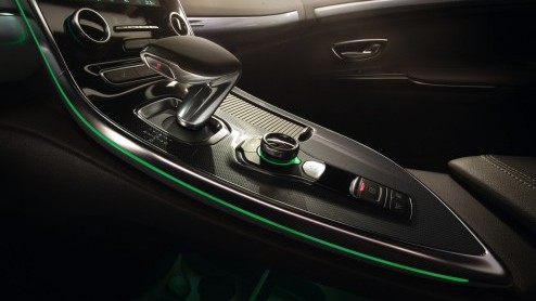 Alle details over de nieuwe generatie Renault Espace, die getransformeerd is van MPV naar crossover met vierwielbesturing, LED-verlichting en massagestoelen.