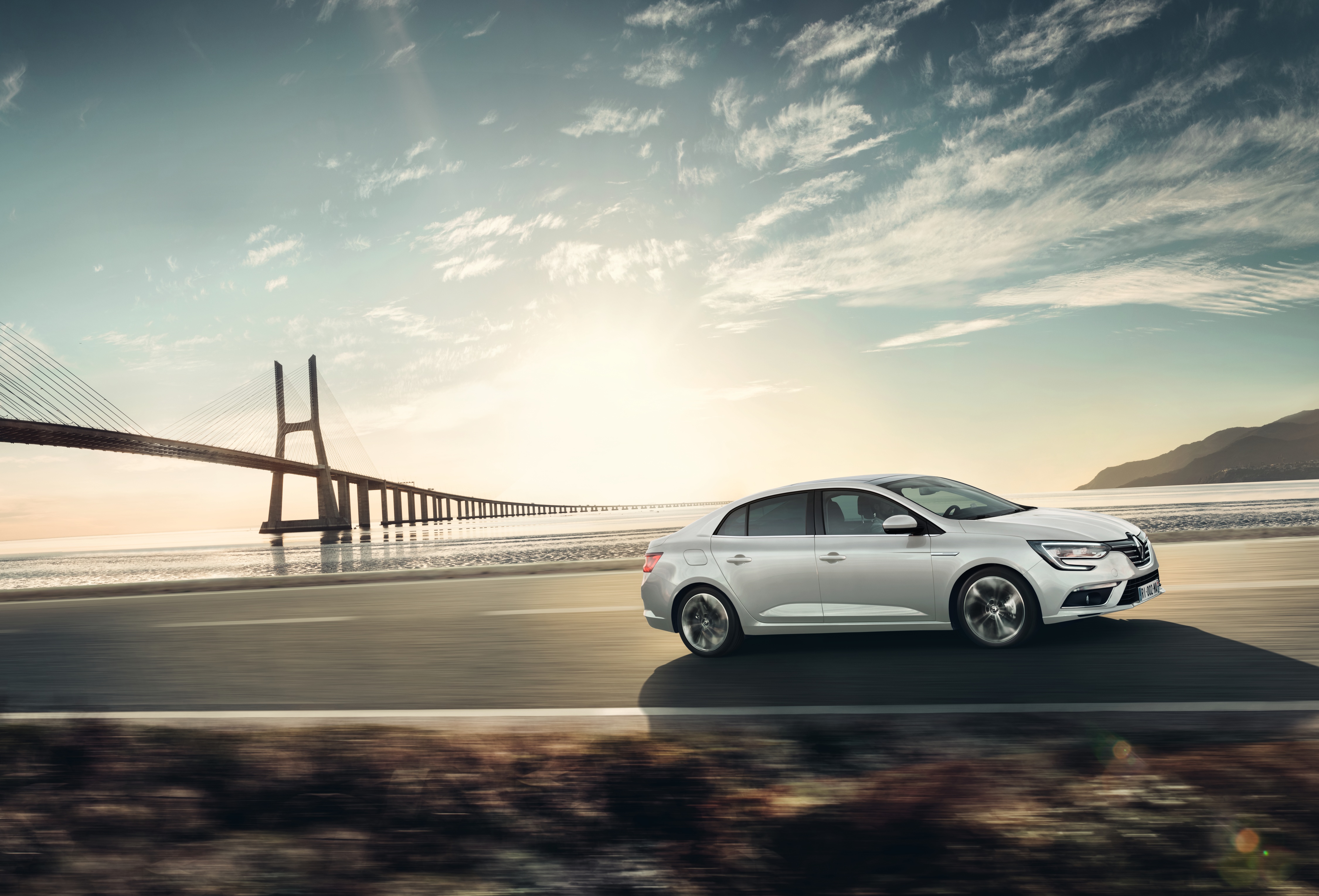 De nieuwe Renault Mgane laat zich nu ook zien als Grand Coup. Het is de chique benaming voor een sedan.