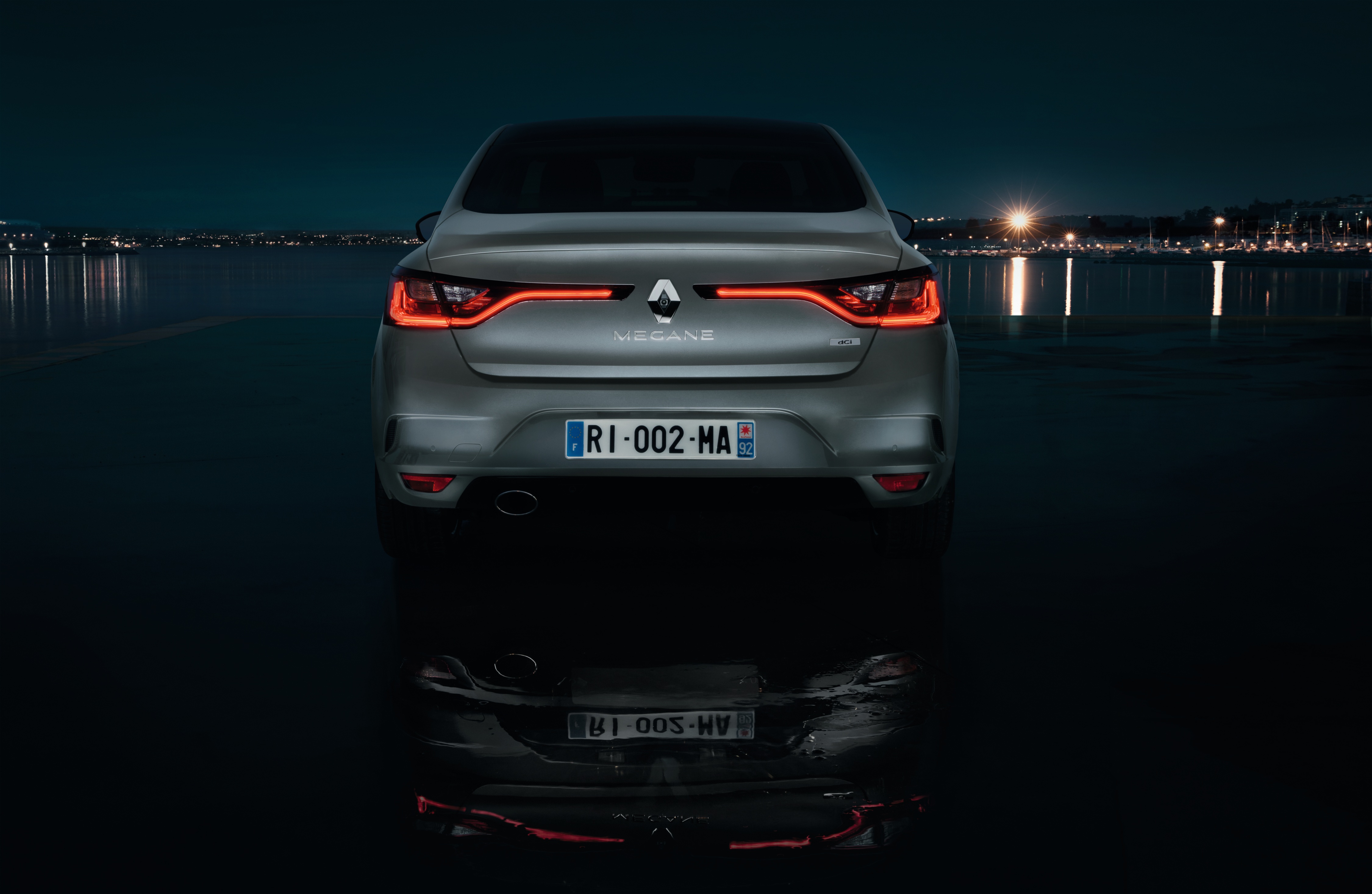 De nieuwe Renault Mgane laat zich nu ook zien als Grand Coup. Het is de chique benaming voor een sedan.