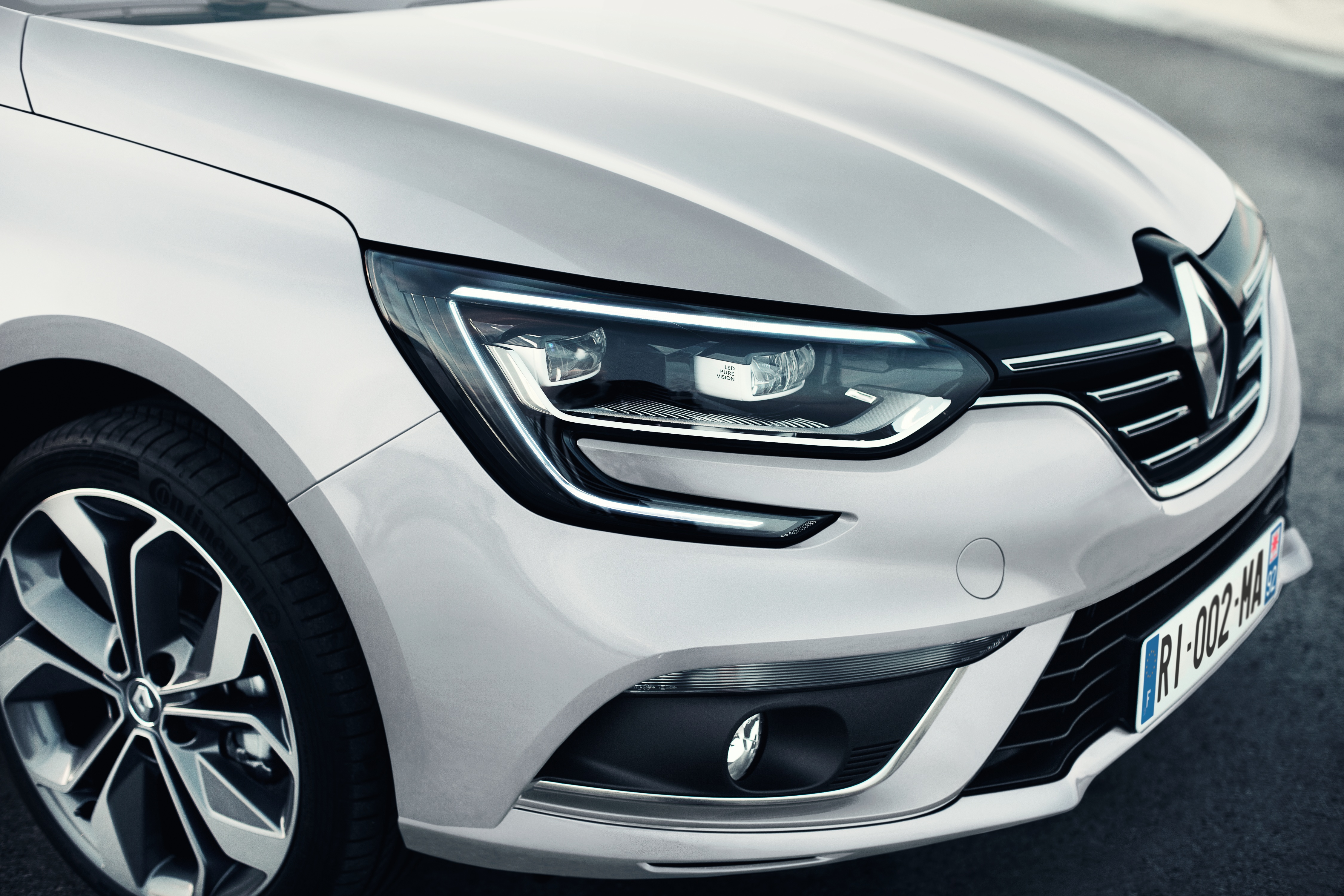 De nieuwe Renault Mgane laat zich nu ook zien als Grand Coup. Het is de chique benaming voor een sedan.