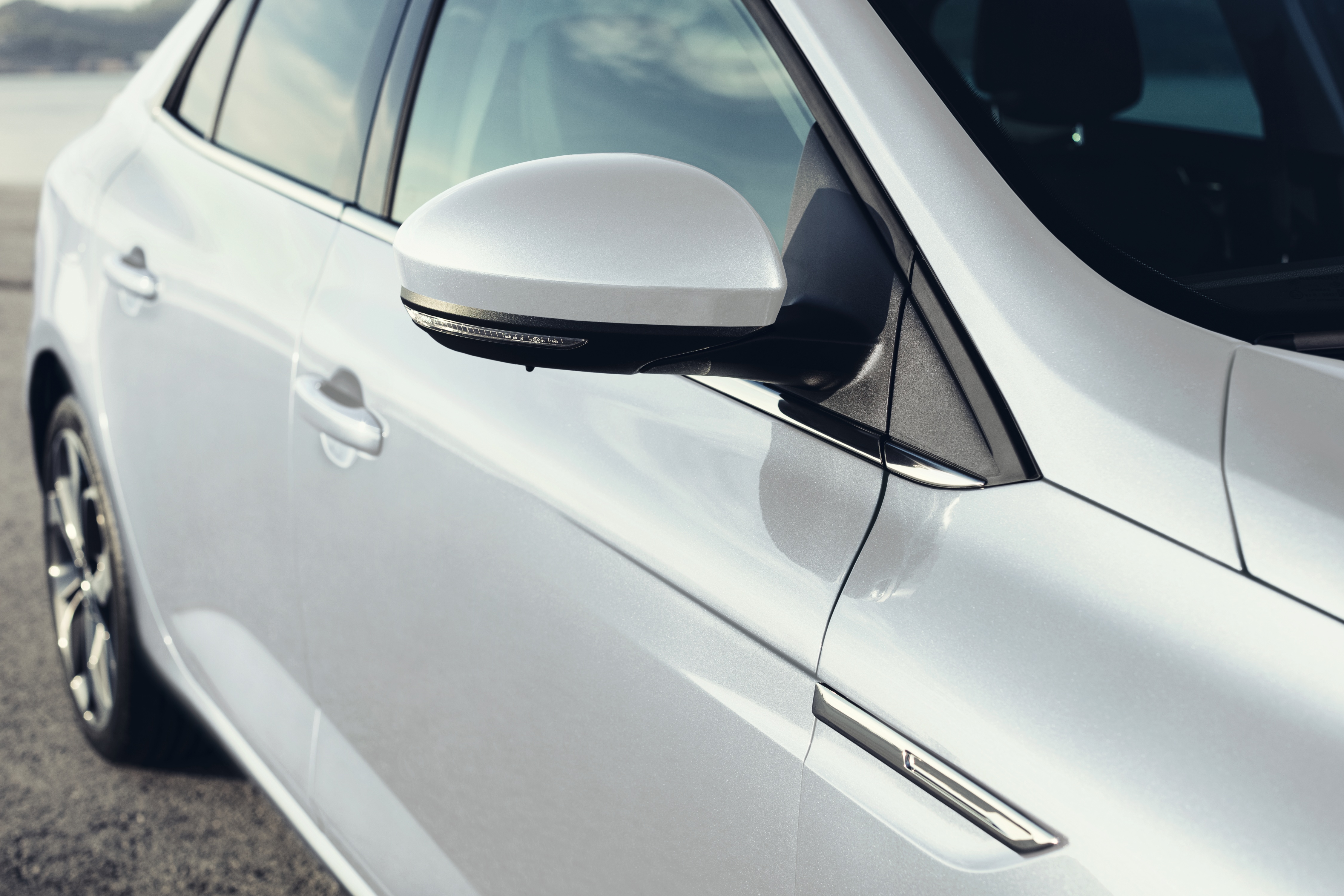 De nieuwe Renault Mgane laat zich nu ook zien als Grand Coup. Het is de chique benaming voor een sedan.