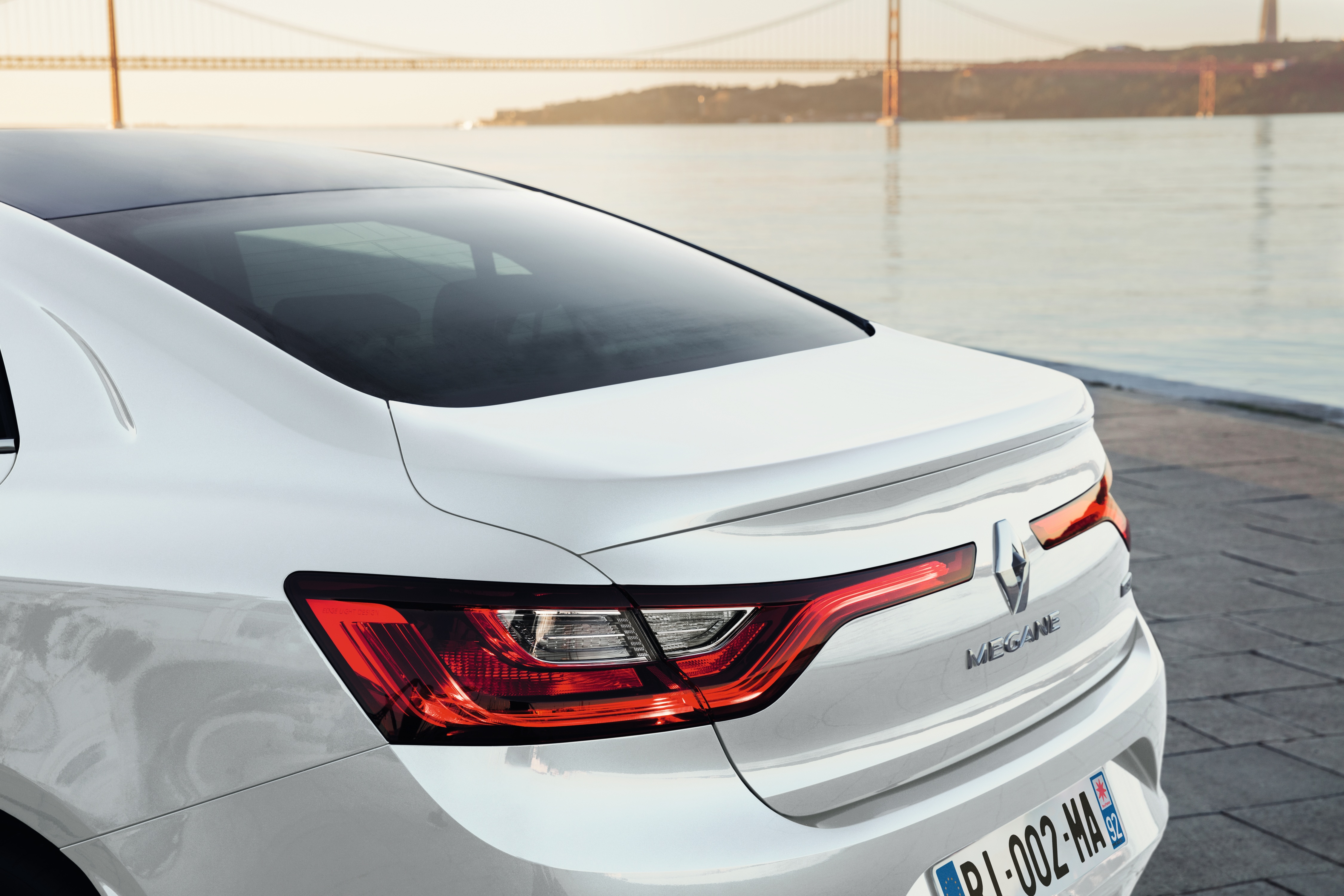 De nieuwe Renault Mgane laat zich nu ook zien als Grand Coup. Het is de chique benaming voor een sedan.