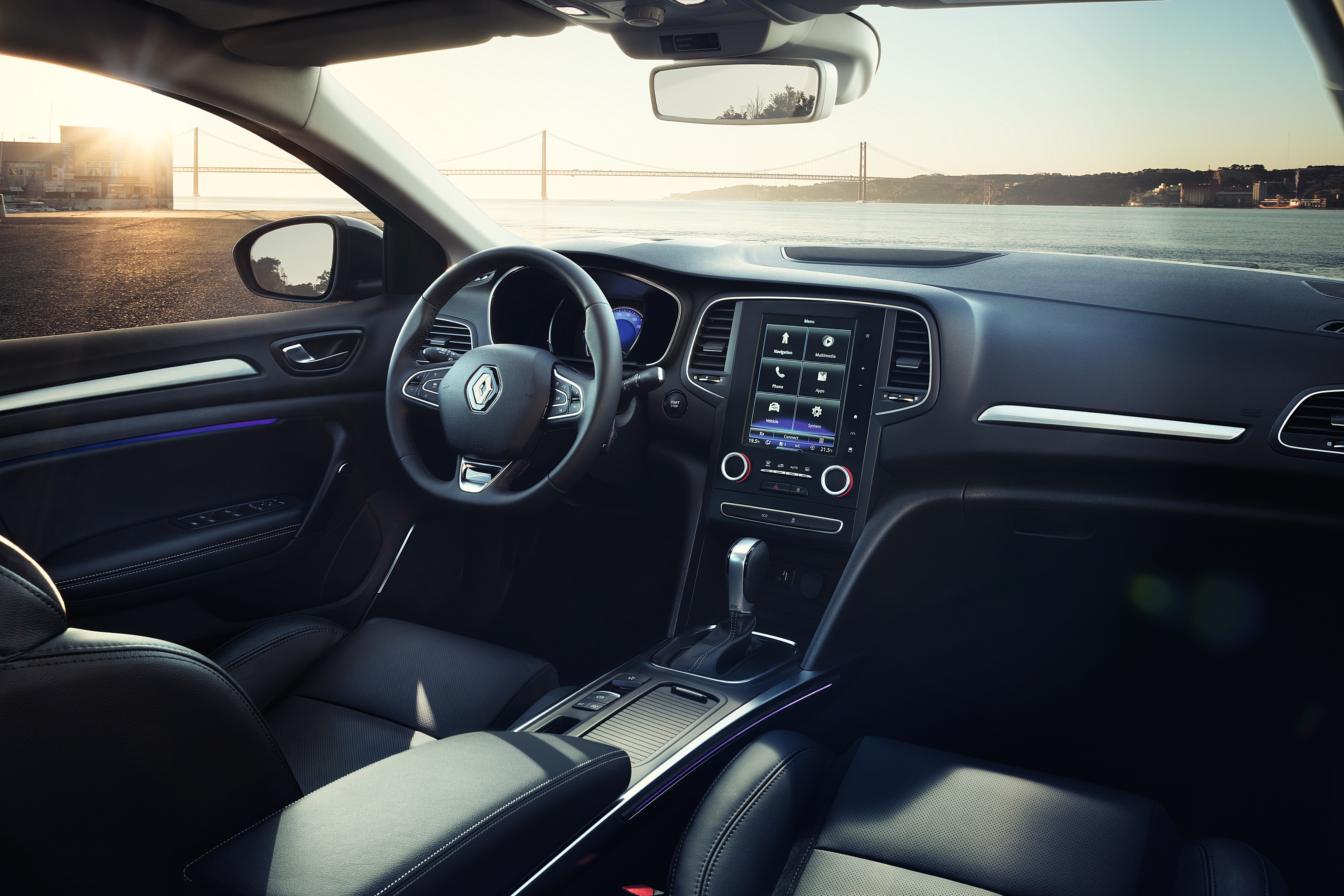 De nieuwe Renault Mgane laat zich nu ook zien als Grand Coup. Het is de chique benaming voor een sedan.
